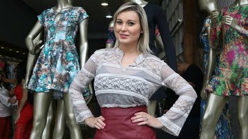 Andressa Urach participa de lançamento de nova coleção de roupas evangélicas - Thiago Duran/AgNews