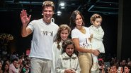 Rodrigo Faro desfila com Vera Viel e suas três filhas - Manuela Scarpa/ PhotoRioNews