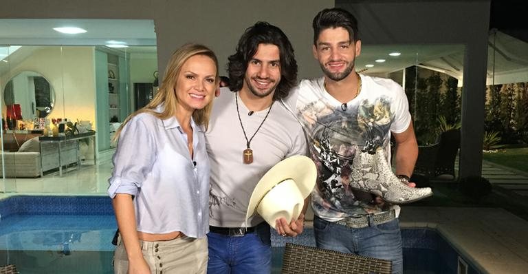 Eliana com a dupla Munhoz e Mariano - Divulgação/SBT