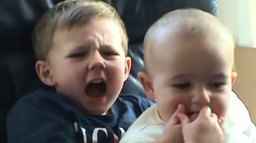 Veja como estão os irmãos do viral 'Charlie Bit My Finger' após oito anos - Reprodução