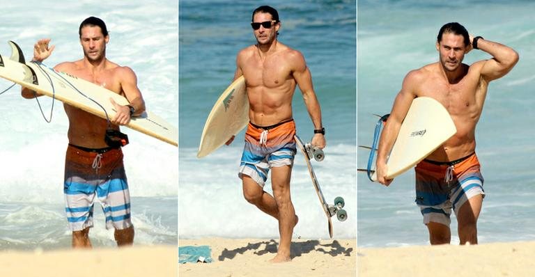 Flávio Canto exibe tanquinho em dia de surfe na praia - Humberto/AgNews