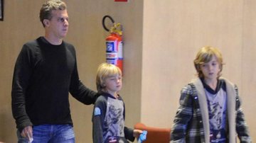 Luciano Huck vai ao cinema com seus filhos - Fabio Moreno / AgNews