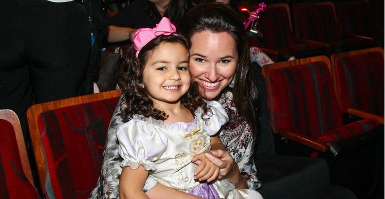 Mariana Belem com a filha Laura no espetáculo “Disney Live! O Caminho Mágico de Mickey e Minnie” - Manuela Scarpa/Photo Rio News