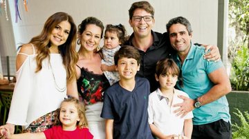 Famílias em sintonia: Nivea, Ju, Bruna, no colo, Mario, Marcus e as crianças Laura, Miguel e Joaquim. - BETA BERNARDO