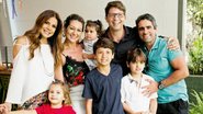 Famílias em sintonia: Nivea, Ju, Bruna, no colo, Mario, Marcus e as crianças Laura, Miguel e Joaquim. - BETA BERNARDO