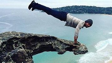 Kellan Lutz faz flexões em um penhasco - Reprodução/ Instagram