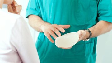 Gluteoplastia: saiba como é feio o implante de silicone - Shutterstock