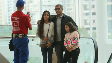 Romário passeia com as filhas - AgNews