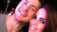 Pérola Faria beija o namorado durante festival de música - Reprodução/ Instagram