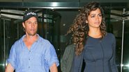 Matthew McConaughey escorrega no look durante jantar com Camila Alves - AKM-GSI/Splash