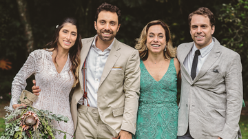 Cissa Guimarães entre os noivos, Andrea e Thomaz, e o filho do meio, João Velho. - LEO STACCIOLI PHOTOGRAPHY