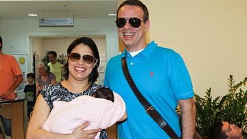 Laura, filha de Dudu Braga e Valeska, deixa a maternidade - Manuela Scarpa/Photo Rio News