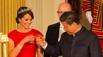 Kate Middleton usa tiara da Rainha Mãe em jantar - Getty Images