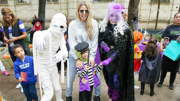 Adriane Galisteu comemora Halloween antecipado ao lado do filho, Vittorio - Ali Karakas