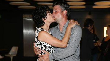 Ana Paula Arósio ganha beijo do marido em coletiva de novo filme - Manuela Scarpa / PhotoRioNews