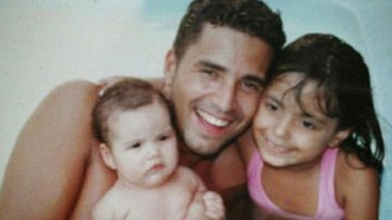 Latino com as filhas Suzanna e Dayanna - Instagram/Reprodução