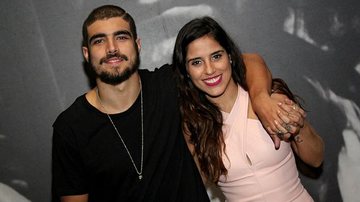Caio Castro e Camilla Camargo em estreia de Travessia - Divulgação