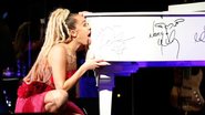 Miley Cyrus vende piano por mais de R$ 190 mil - Getty Images