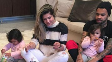Dentinho e Dani Souza se divertem com os filhos em sala luxuosa - Instagram/Reprodução