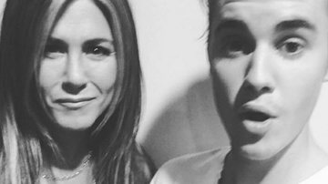 Justin Bieber e Jennifer Aniston posam juntos para foto - Reprodução/ Instagram