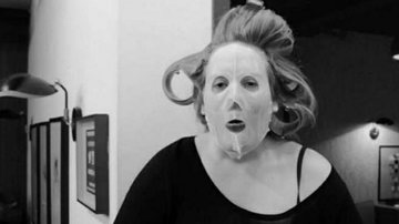 Adele surge irreconhecível com máscara no rosto - Instagram/Reprodução