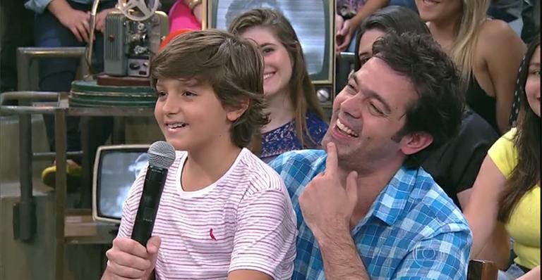 Bruno Mazzeo com o filho, João - Reprodução  TV Globo