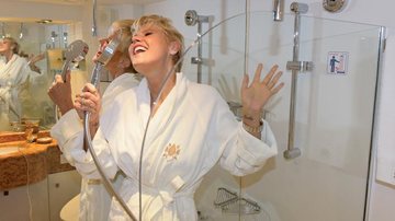 Xuxa 'canta no chuveiro' do navio MSCSplendida - Blad Meneghel