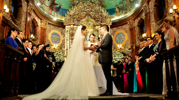 Junto há 14 anos, o par oficializa união com emocionante boda e animadíssima festa em São Paulo. - Rogério Pallatta