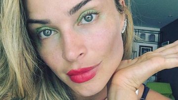 Grazi Massafera é maquiada pela própria filha - Reprodução Instagram