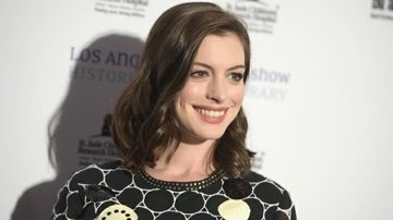 Anne Hathaway exibe o lindo barrigão durante evento nos EUA - Getty Images