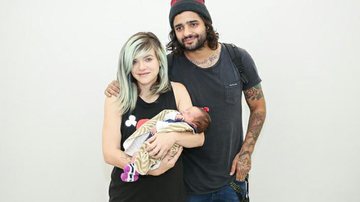 Karen Jonz e Lucas Silveira com a filha, Sky - Manuela Scarpa / Brazil News