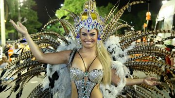 Natalia Casassola mostra demais em desfile do Grupo de Acesso no Rio de Janeiro - Roberto Filho/BrazilNews