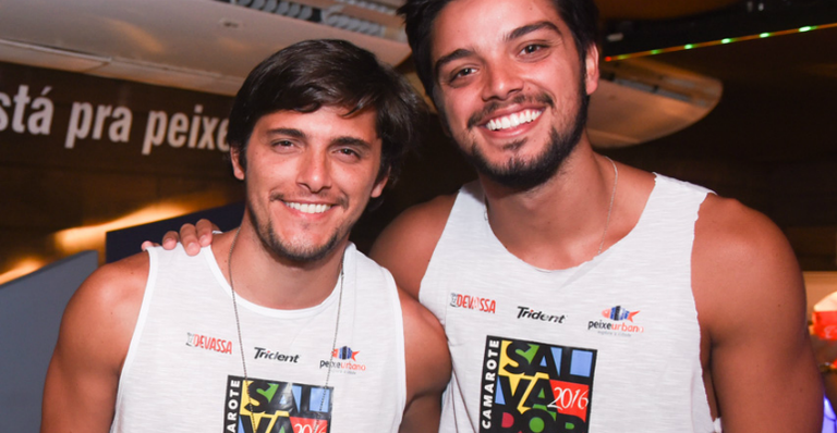 Bruno Gissoni e Rodrigo Simas curtem o carnaval em Salvador - LUIZ AFFONSO AGENCIA MURAL DAFAMA
