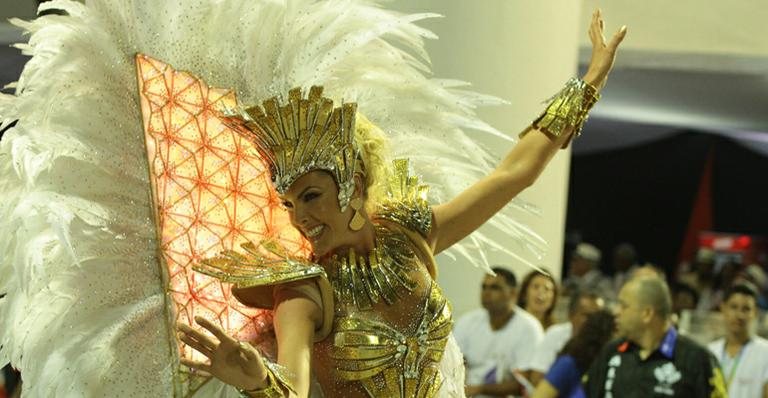 Ana Hickmann brilha em desfile no Anhembi - Amauri Nehn/Brazil News