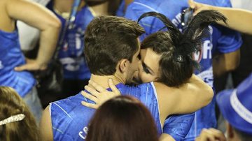 Klebber Toledo e Monica Iozzi se beijam na Sapucaí - Divulgação Camarote da Boa