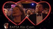 Leonardo DiCaprio dá beijo em Maggie Smith - Reprodução
