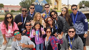 Anitta com a família e amigos na Disney - Instagram/Reprodução