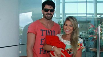 Adriana e Rodrigão deixam a maternidade - Thyago Andrade/Brazil News