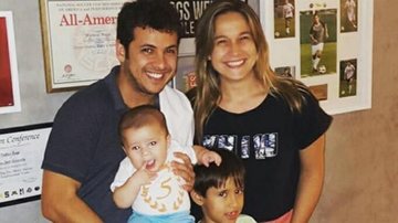 Fernanda Gentil posa com a família reunida - Instagram/Reprodução