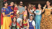 Marcelo Serrado com a família e o elenco da peça - MARCIA ROMÃO