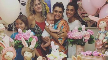 Preta Gil faz festa para a neta - Reprodução / Instagram