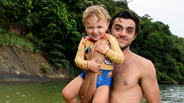 Felipe Simas e o filho - SELMY YASSUDA/ARTEMISIA FOT. E COMUNICAÇÃO