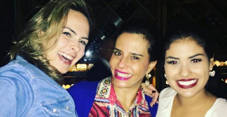 Ana Paula e Munik se reencontram em jantar com  Narcisa Tamborindeguy - Reprodução/ Instagram