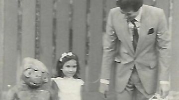 Patrícia Abravanel aparece em foto rara com 6 anos ao lado de Silvio Santos e boneco de ET - SBT/Reprodução