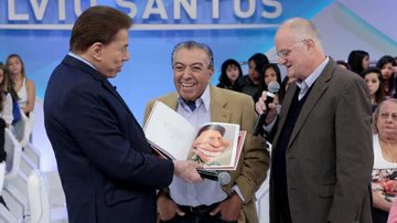 Silvio Santos ganha livro de Maurício de Sousa - Lourival Ribeiro/SBT