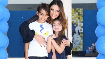 Carol Celico com os dois filhos, Luca e Isabella - Manuela Scarpa / Brazil News