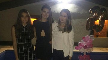 Camila Queiroz com as irmãs Caroline e Melina - Instagram/Reprodução