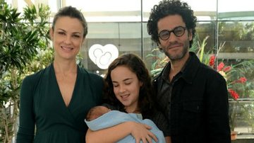Carolina Kasting deixa a maternidade com o filho, Tom - Vinicios Marinho/BrazilNews