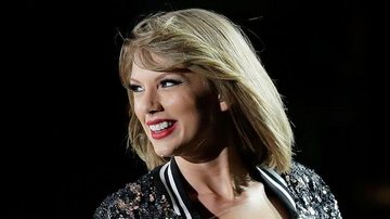 Abandonou o liso? Taylor Swift aparece com os cabelos ondulados naturais - Getty Images