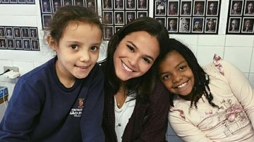 Bruna Marquezine visita instituição beneficente em SP - Reprodução/ Instagram